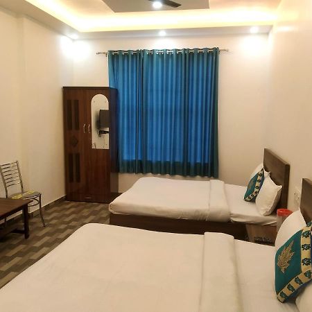 Nv Palace Hotel Vrindāvan Buitenkant foto