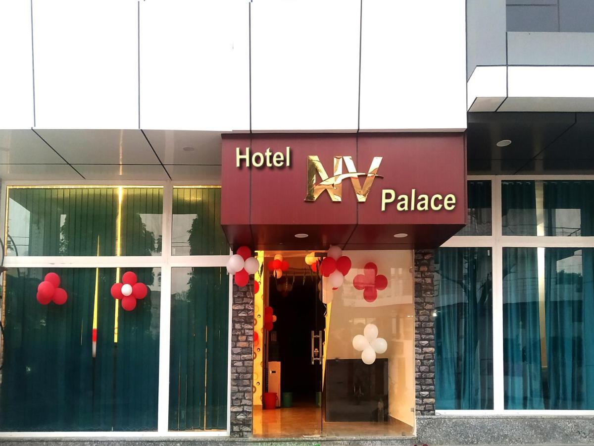 Nv Palace Hotel Vrindāvan Buitenkant foto