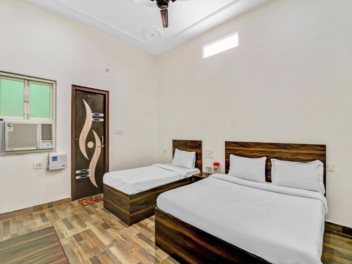 Nv Palace Hotel Vrindāvan Buitenkant foto