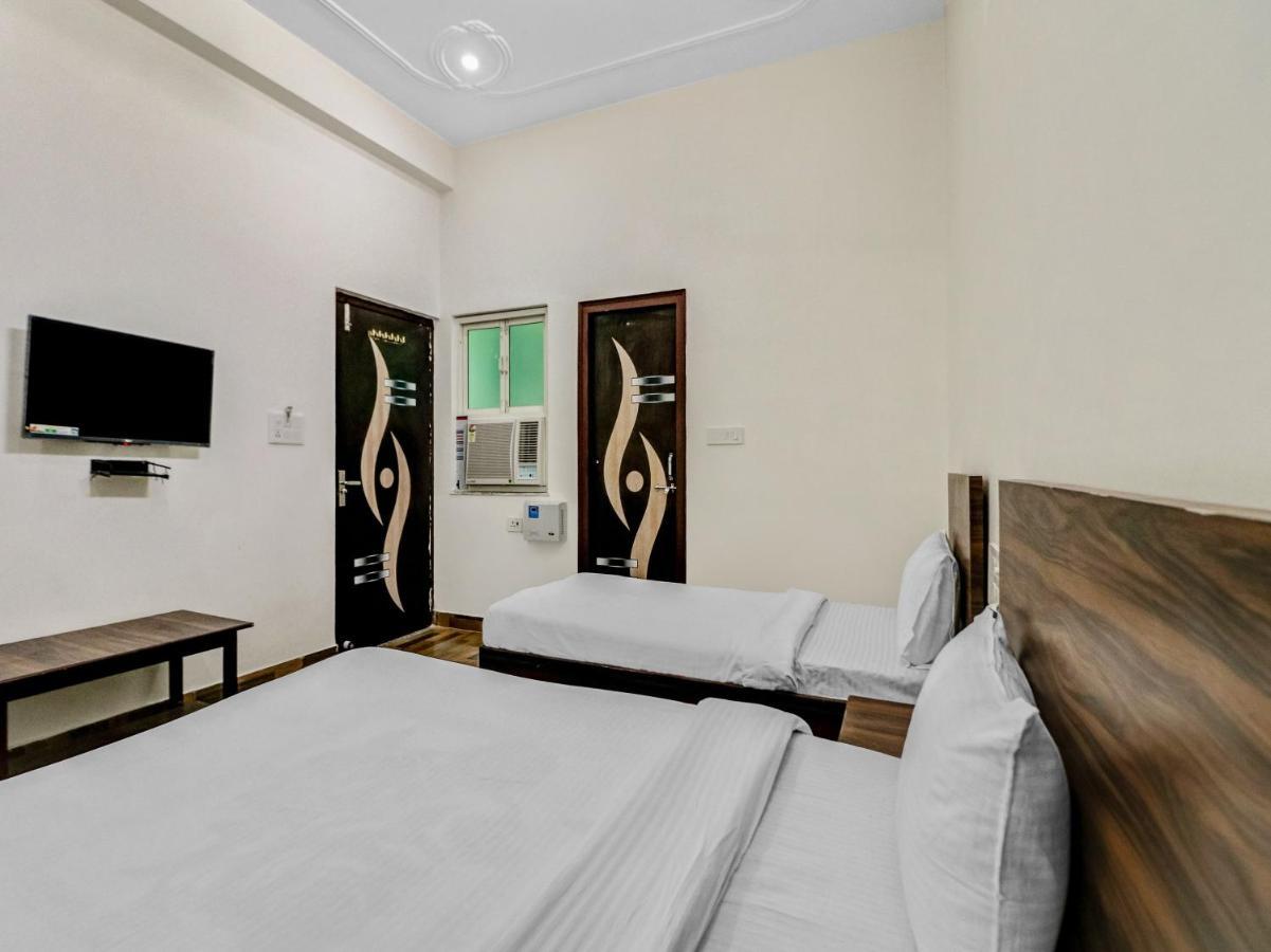 Nv Palace Hotel Vrindāvan Buitenkant foto