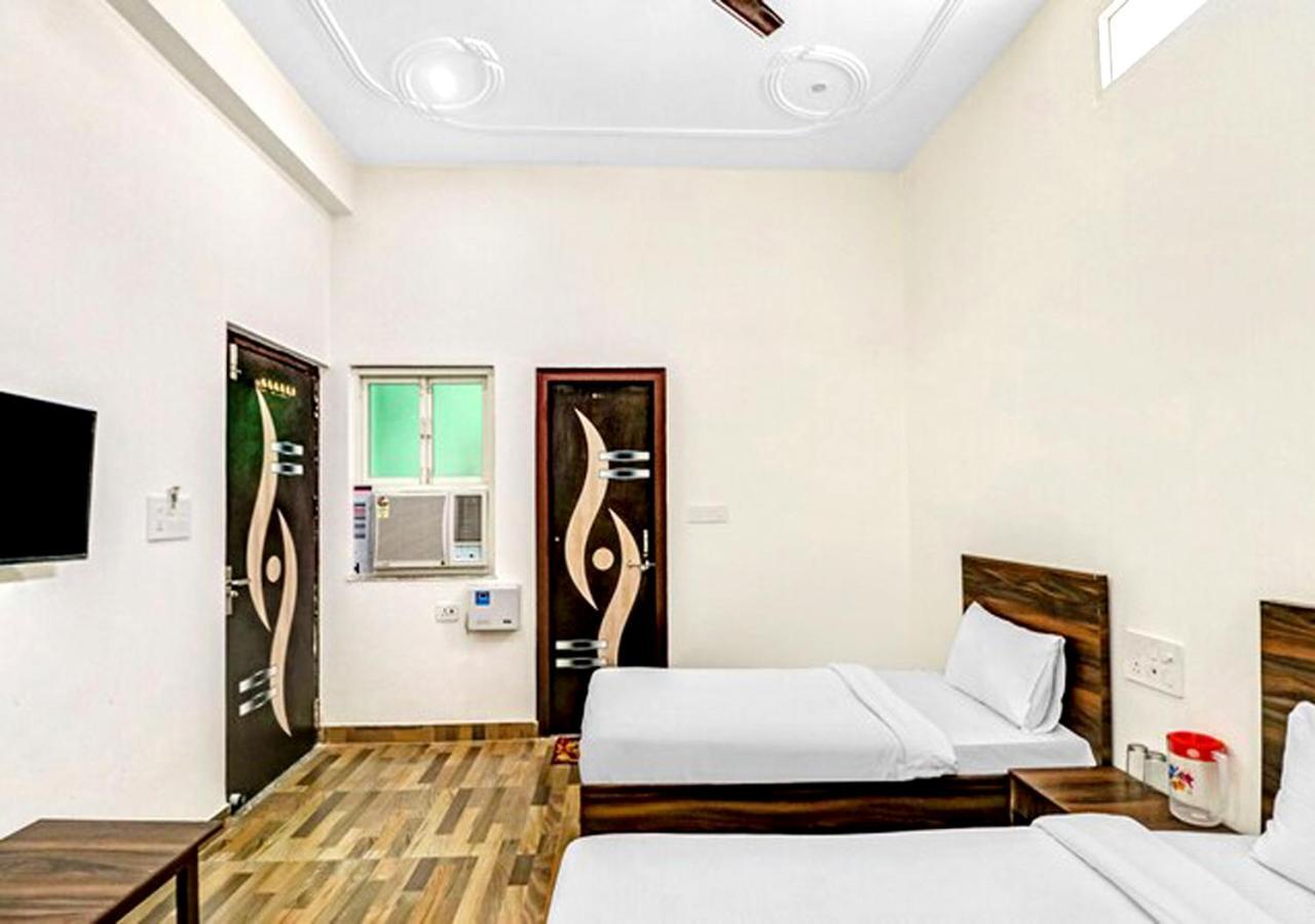 Nv Palace Hotel Vrindāvan Buitenkant foto